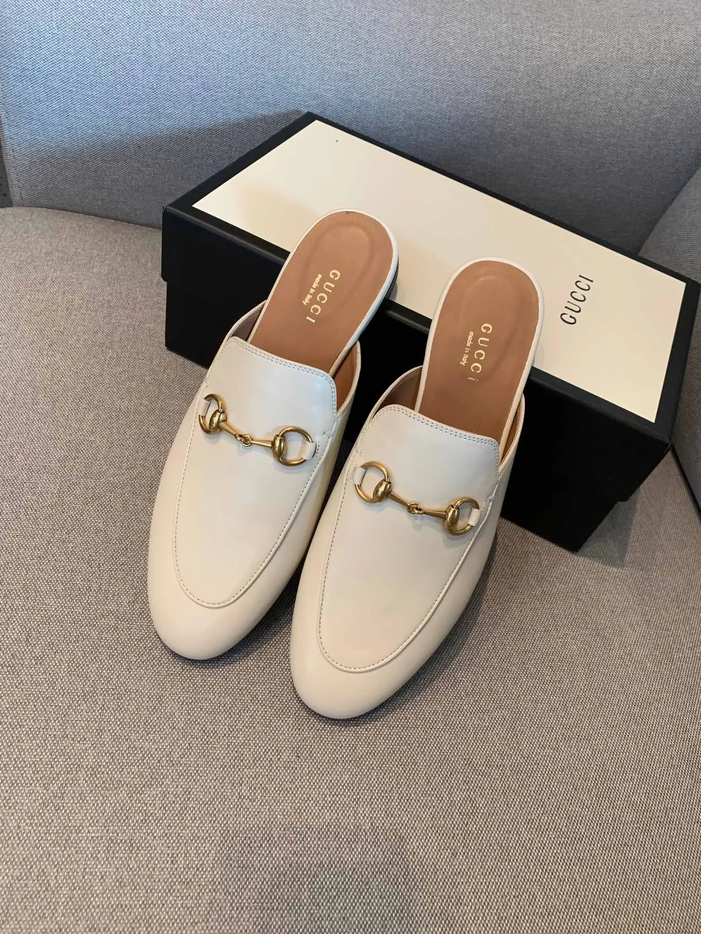 👟👟Ex-factory price 360👟👟 Women's Shoes Women's Clothing Women's Shoes Women's Clothing Gucci's classic evergreen horsebit half-drags, the quality of our G series is known to all customers who have tried it. The black upper is made of original imported calfskin, the lining is water-dyed cowhide, and the outsole is imported Italian grade A leather! Pure copper horsebit! The shape of the last is completely comparable to the original product, and the workmanship details are perfect. Welcome to compare🆚 35-40 regular size, 40 customized,